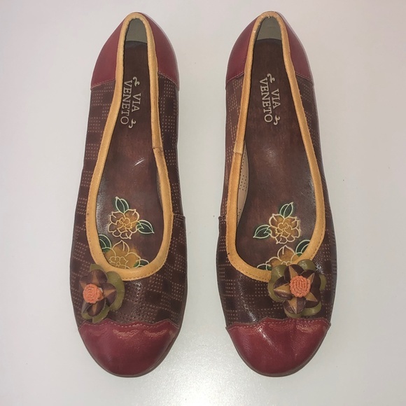 VIA VENETO Floral Slip On Shoes ((size 9)) - Picture 5 of 8